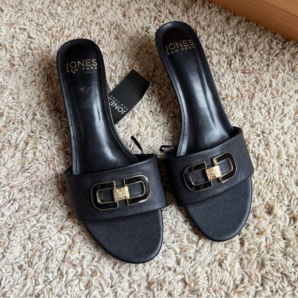 Jones New York Women's Kalsin Slip On Kitten Heel Dress Sandals size 8